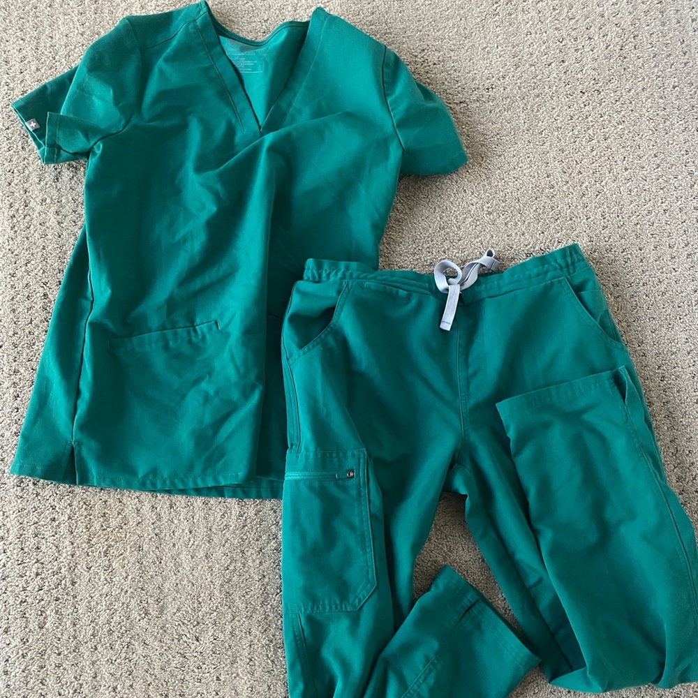Figs scrub set size small in hunter green